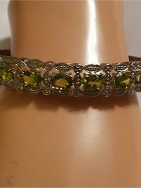 Elegant Green Peridot Intricate Silver Clasp Bracelet